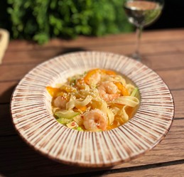 Спагетти с креветками в сладком чили